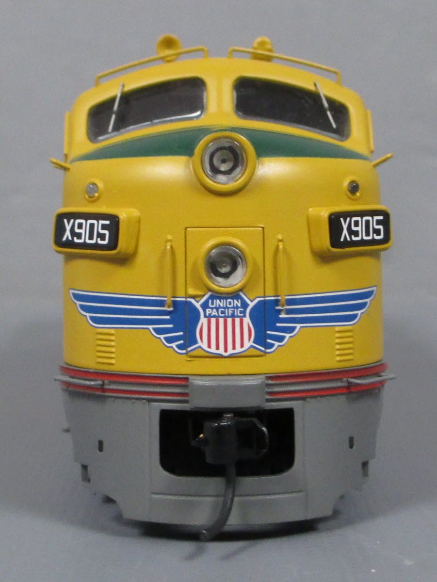 Broadway Limited 4825 HO Union Pacific EMD F3 A/B Diesel Locomotive #905/905B