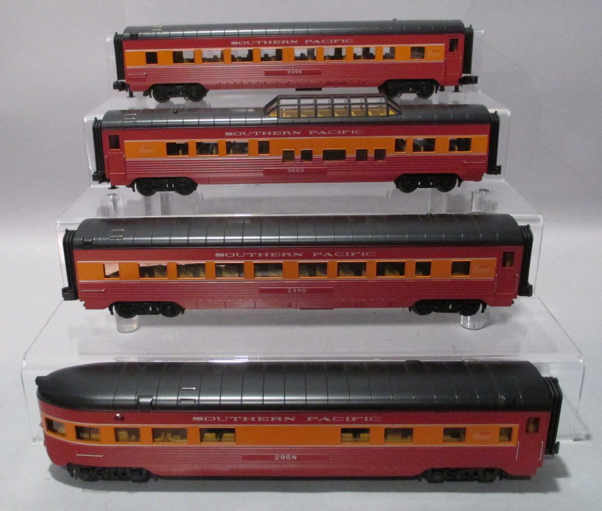 MTH 30-68066 O Southern Pacific 60' Streamlined Passenger Set (Set of 4)