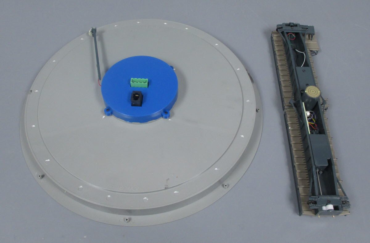 Walthers 933-2860 HO Assembled Motorized 90' Turntable