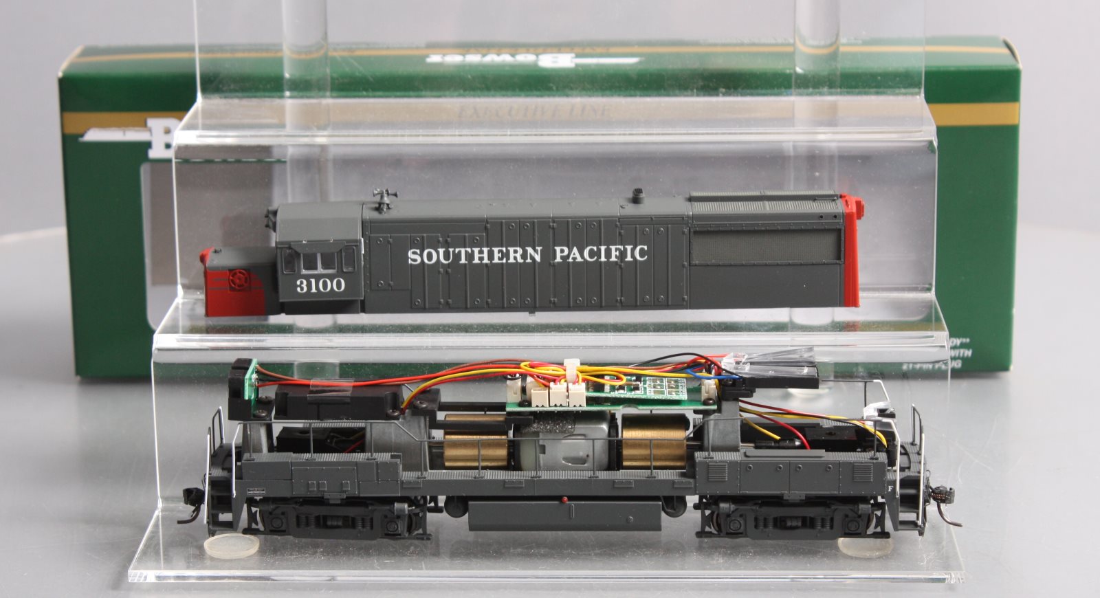 Bowser 23855 HO Southern Pacific GE U25B Standard DC Executive Line #3100