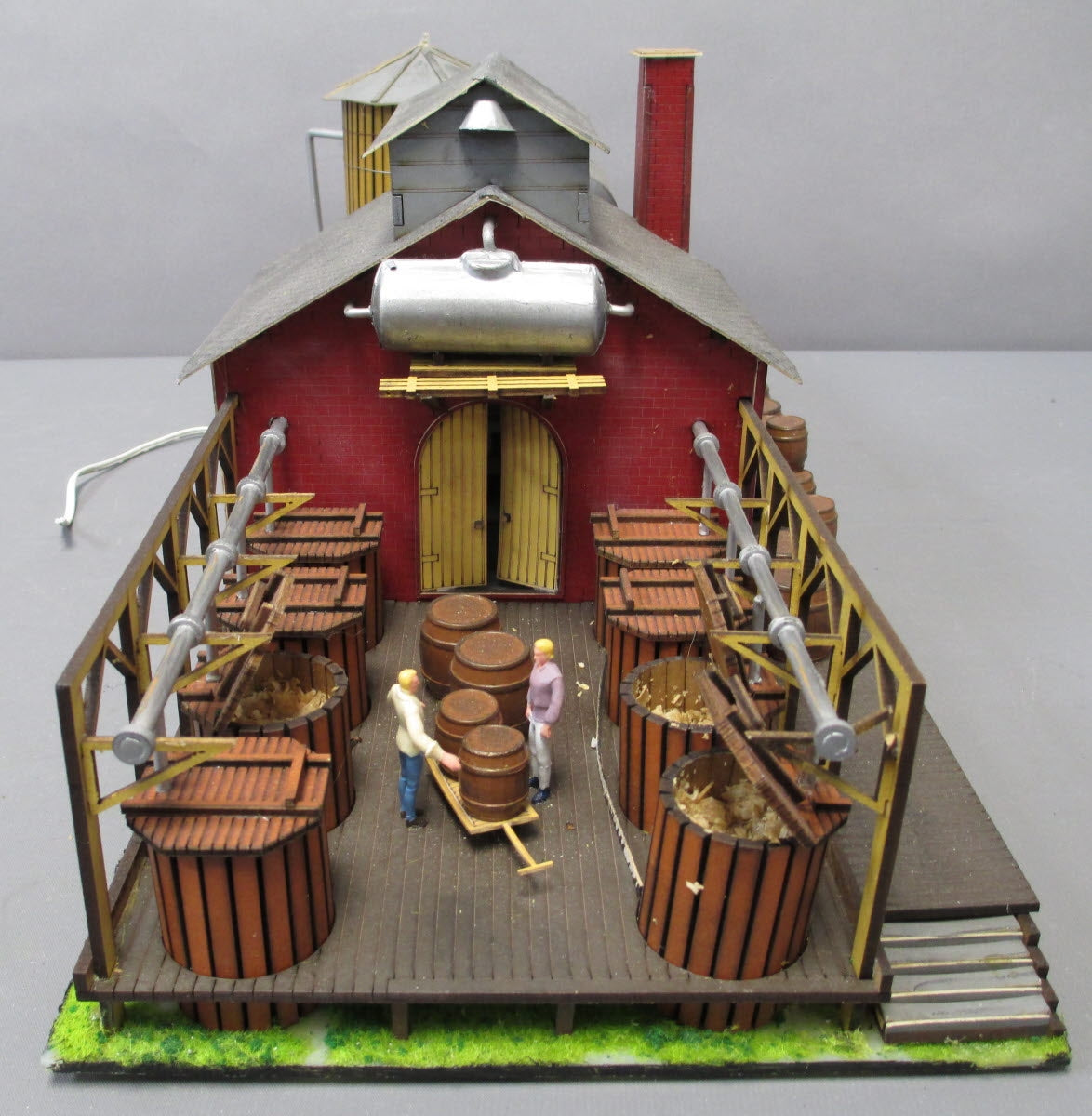 Menards 2795003 HO Herman's Sauerkraut Factory Built Up Trainz