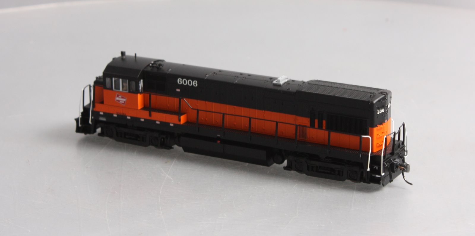Atlas 10001159 HO Milwaukee Road Silver U30B Phase 2 Diesel Locomotive #6006