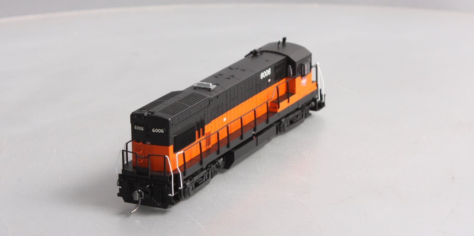 Atlas 10001159 HO Milwaukee Road Silver U30B Phase 2 Diesel Locomotive #6006