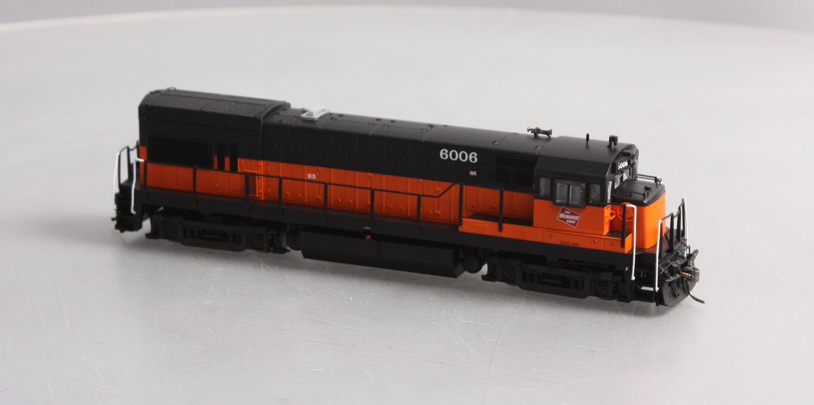 Atlas 10001159 HO Milwaukee Road Silver U30B Phase 2 Diesel Locomotive #6006