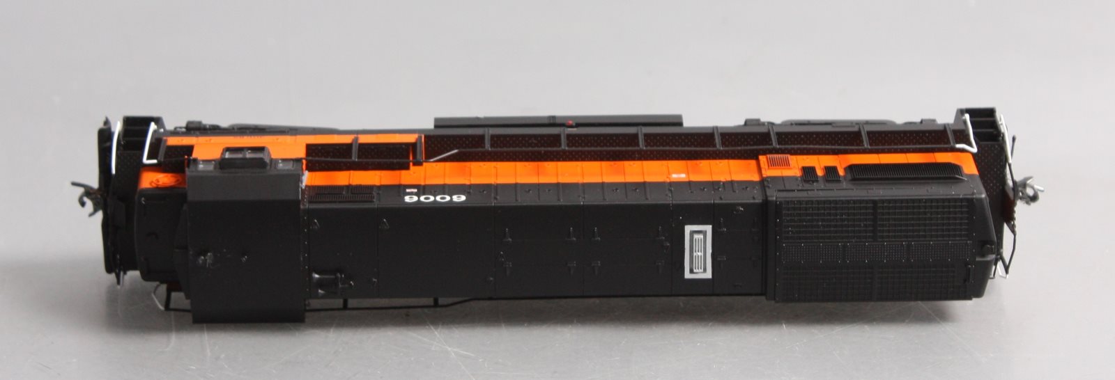Atlas 10001159 HO Milwaukee Road Silver U30B Phase 2 Diesel Locomotive #6006