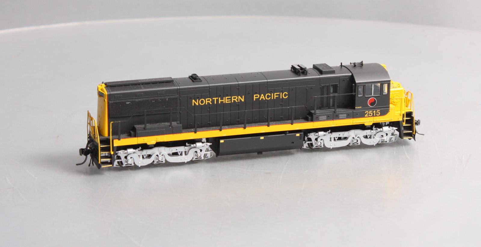 Rivarossi HR2520 HO Northern Pacific GE U25C Diesel Locomotive - DC #2515