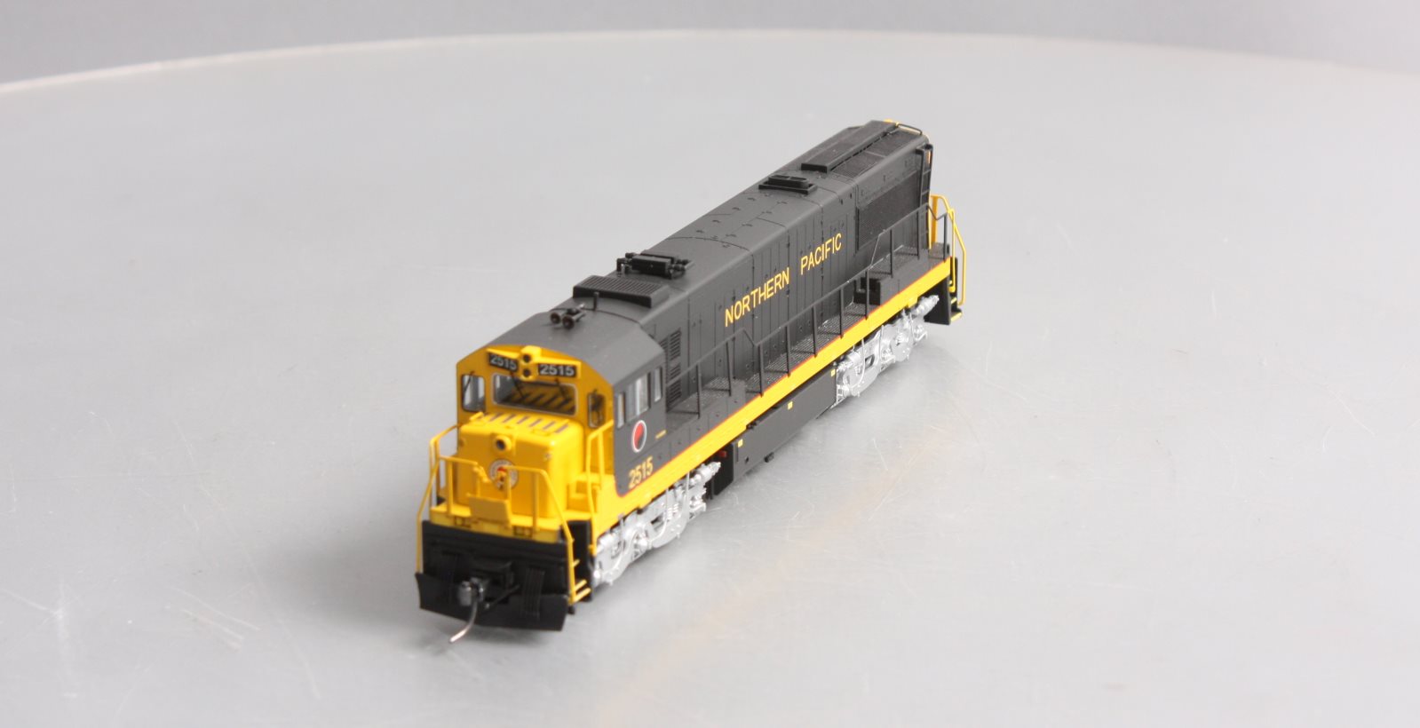 Rivarossi HR2520 HO Northern Pacific GE U25C Diesel Locomotive - DC #2515
