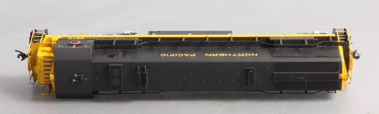 Rivarossi HR2520 HO Northern Pacific GE U25C Diesel Locomotive - DC #2515
