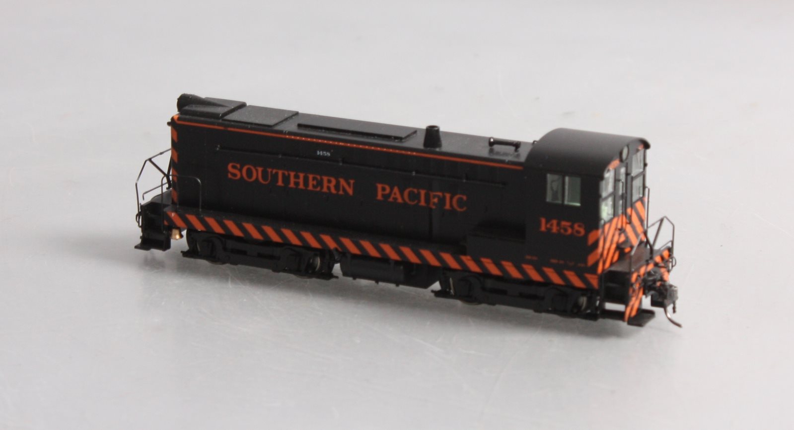 Stewart 4906 HO SP Baldwin S-12 Phase I Powered Diesel Locomotive #1458