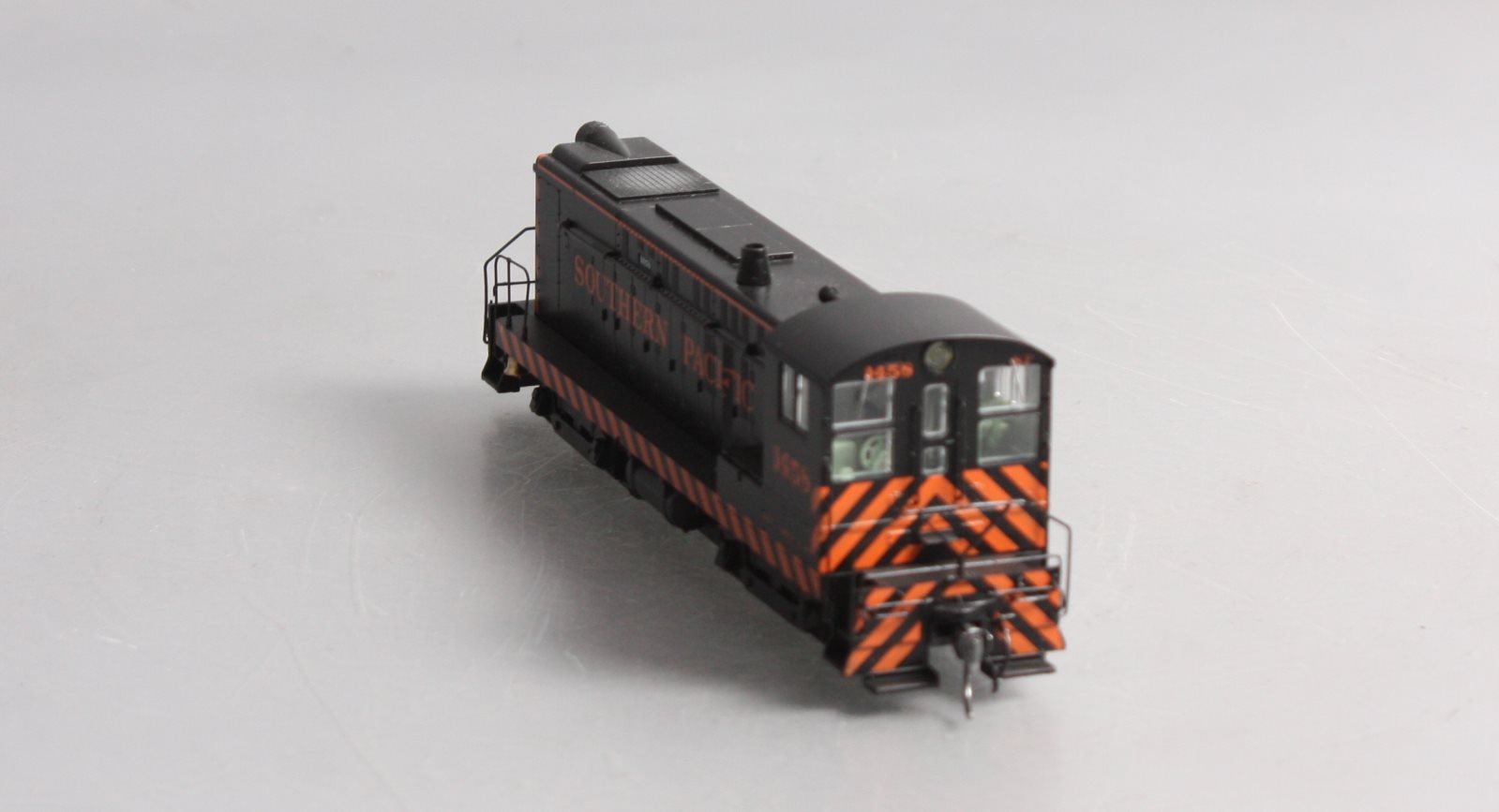 Stewart 4906 HO SP Baldwin S-12 Phase I Powered Diesel Locomotive #1458