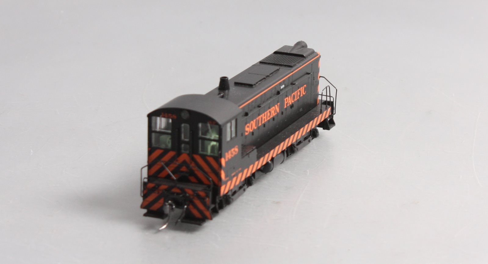 Stewart 4906 HO SP Baldwin S-12 Phase I Powered Diesel Locomotive #1458