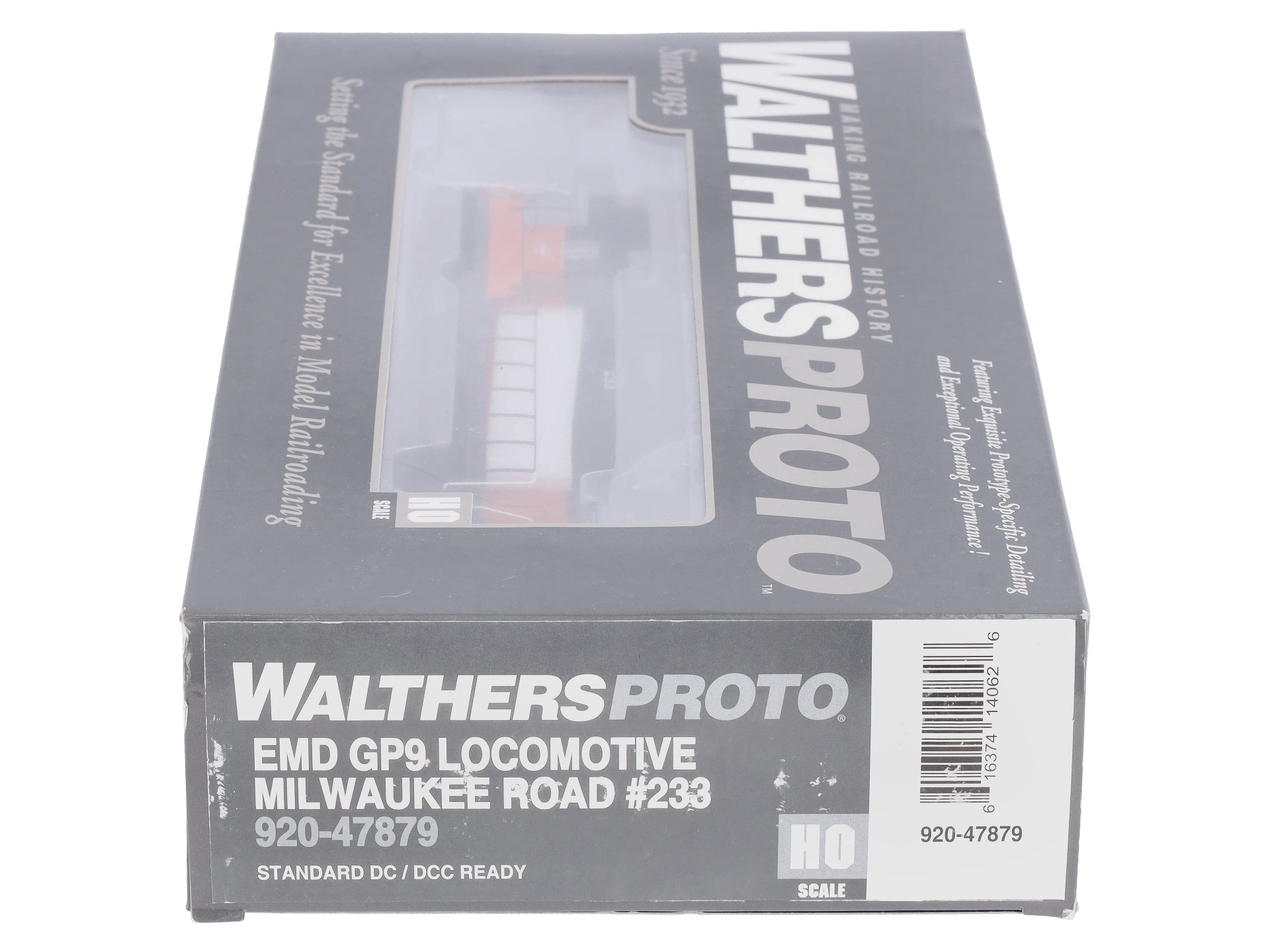 Walthers 920-47879 HO Scale Milwaukee Road EMD GP9 Diesel Locomotive #233
