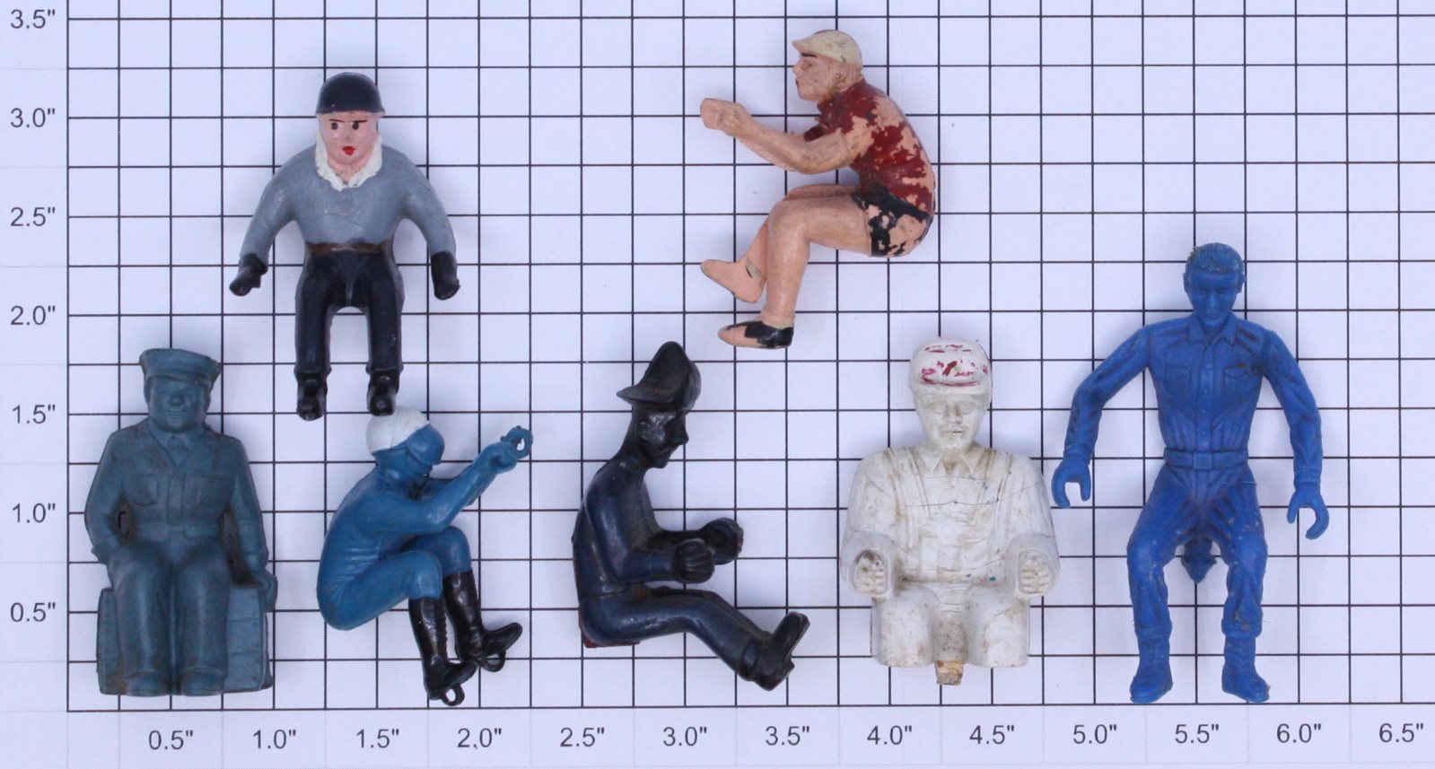 Acme 0705-0923 G Gauge Seated Figure Assortment (Set of 7)