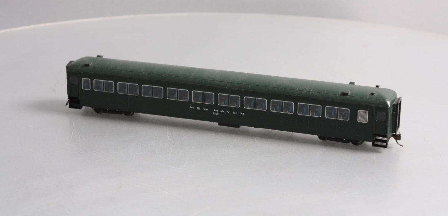 Rapido Trains 109115 HO New Haven 10-Window Coach, Full Skirt #8202