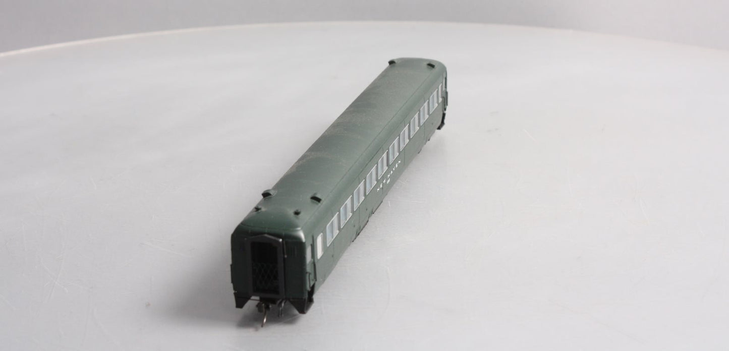 Rapido Trains 109115 HO New Haven 10-Window Coach, Full Skirt #8202