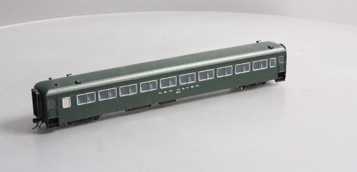 Rapido Trains 109115 HO New Haven 10-Window Coach, Full Skirt #8202