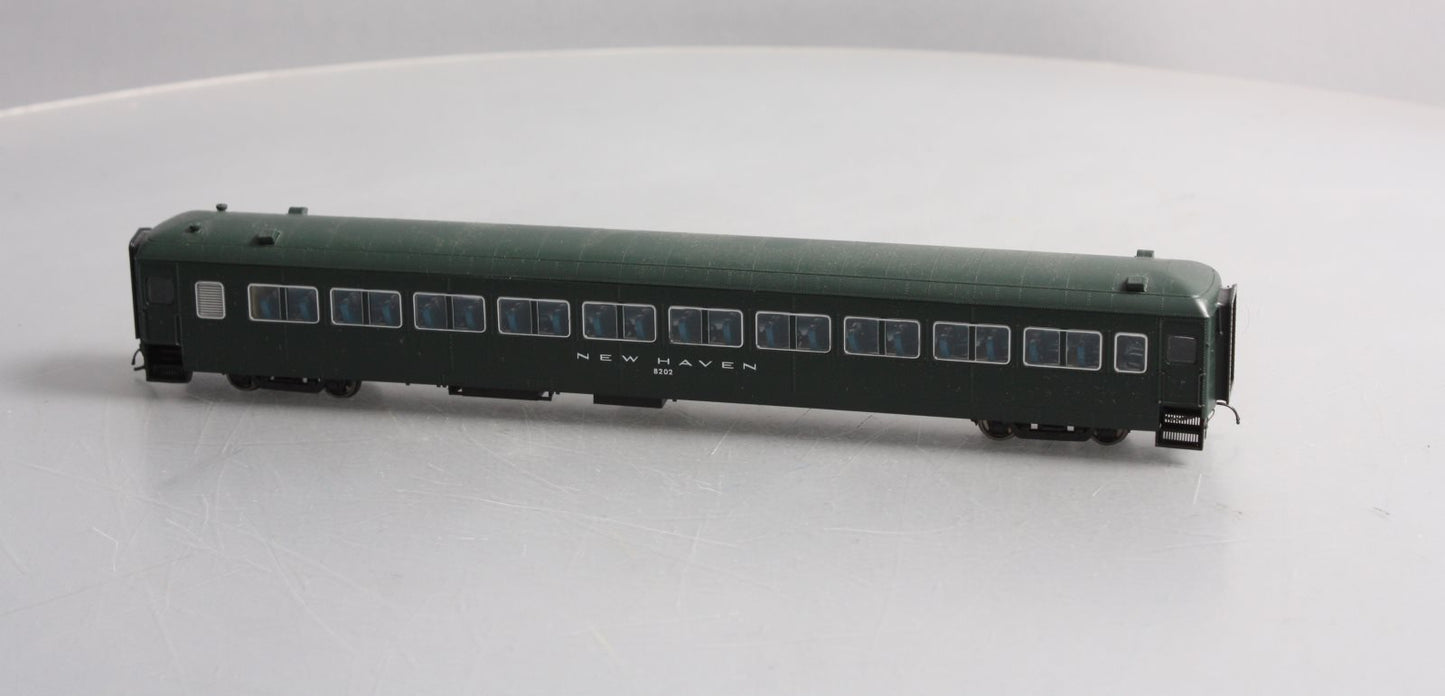 Rapido Trains 109115 HO New Haven 10-Window Coach, Full Skirt #8202