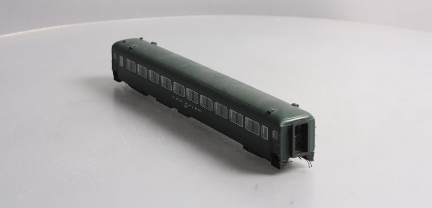 Rapido Trains 109115 HO New Haven 10-Window Coach, Full Skirt #8202