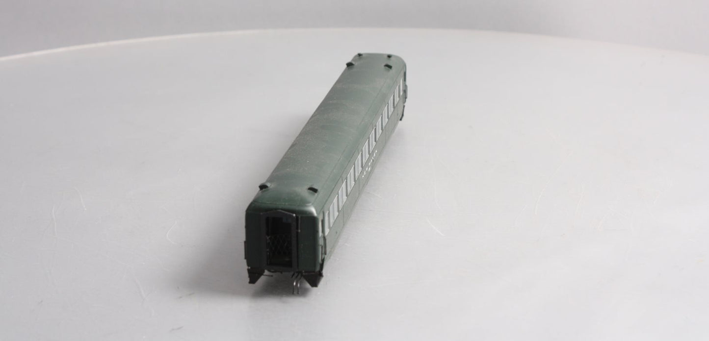 Rapido Trains 109115 HO New Haven 10-Window Coach, Full Skirt #8202