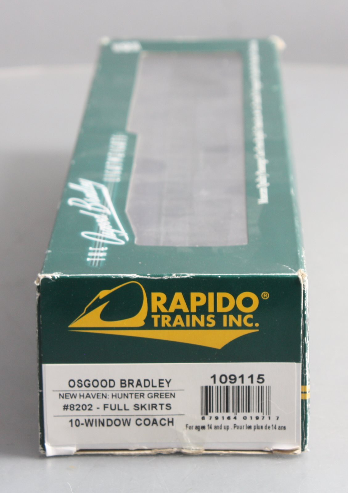 Rapido Trains 109115 HO New Haven 10-Window Coach, Full Skirt #8202