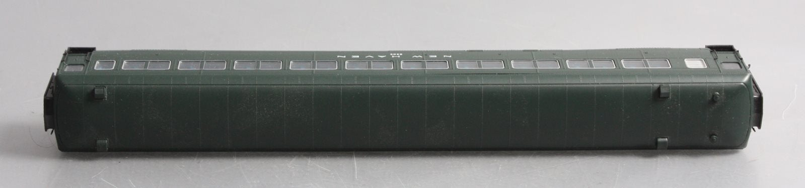 Rapido Trains 109115 HO New Haven 10-Window Coach, Full Skirt #8202