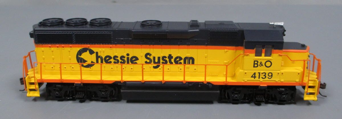 Bachmann 44905 HO Scale Chessie System GP40 Diesel Loco Starter System with DCC