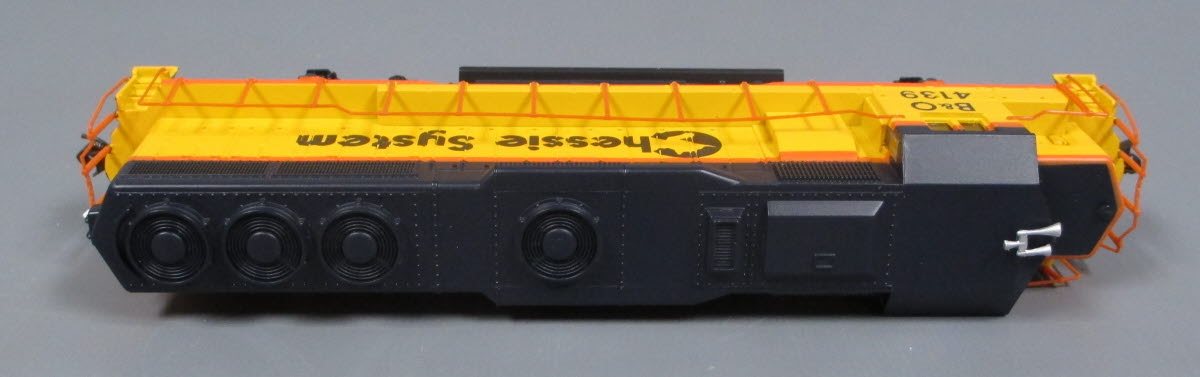 Bachmann 44905 HO Scale Chessie System GP40 Diesel Loco Starter System with DCC