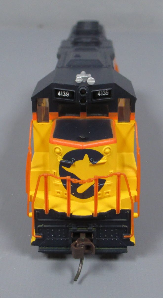 Bachmann 44905 HO Scale Chessie System GP40 Diesel Loco Starter System with DCC