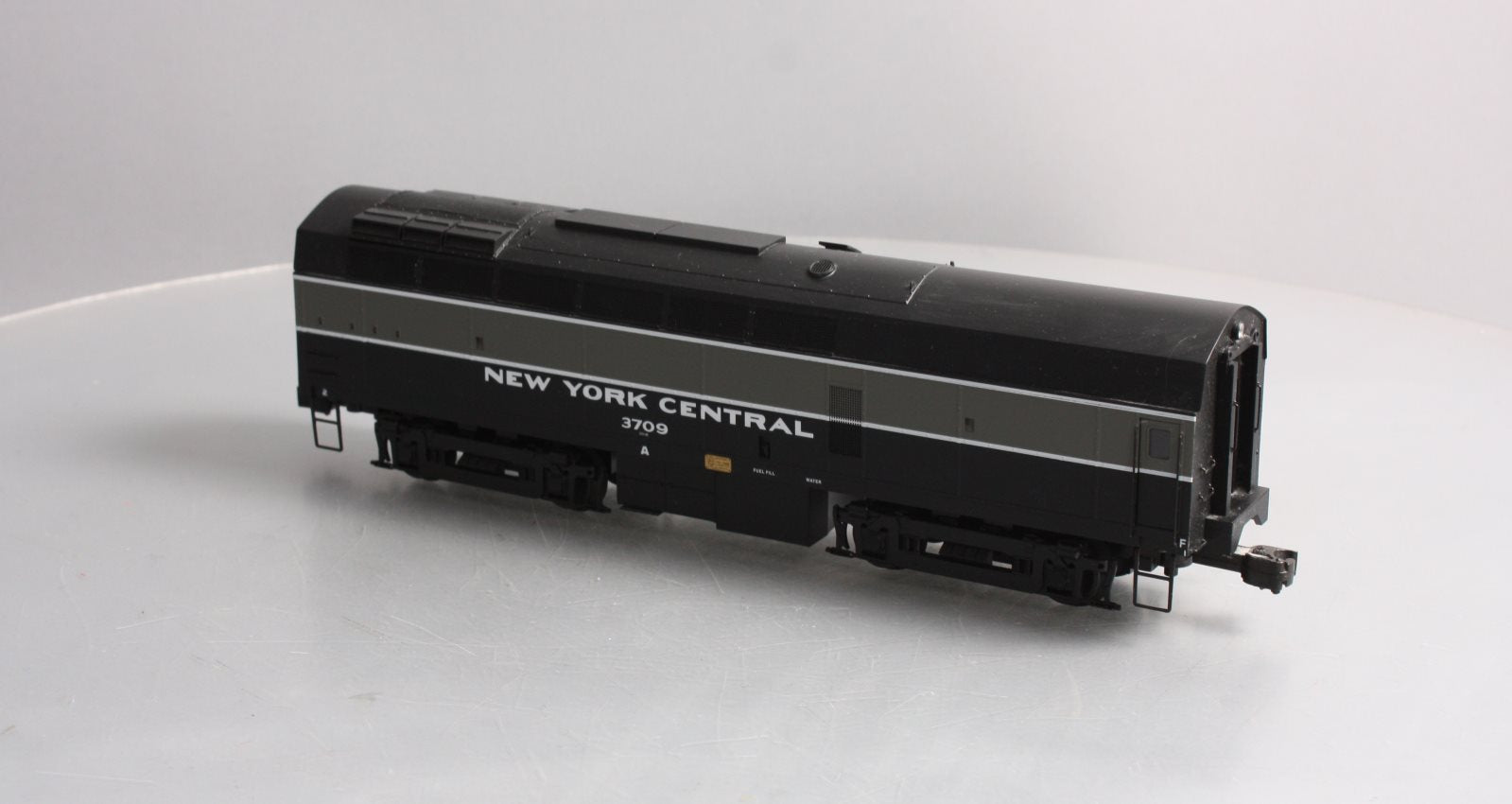 Lionel 6-38572 NYC Non-Powered Scale RF-16 Sharknose Diesel B-Unit #3709