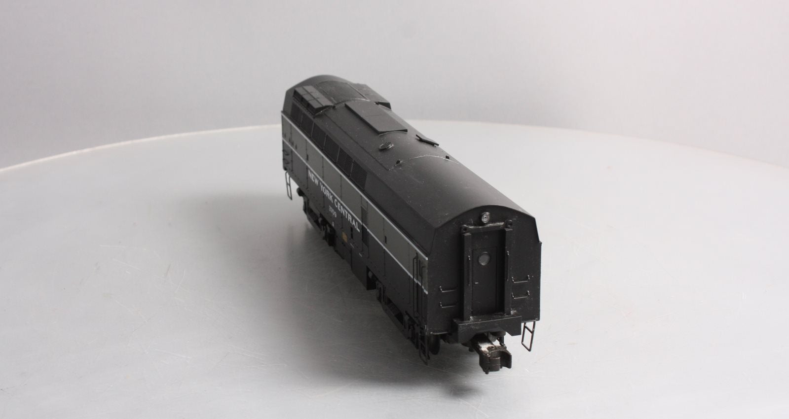 Lionel 6-38572 NYC Non-Powered Scale RF-16 Sharknose Diesel B-Unit #3709