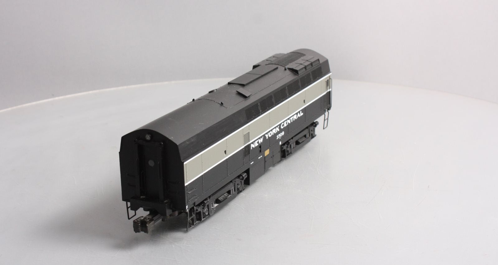 Lionel 6-38572 NYC Non-Powered Scale RF-16 Sharknose Diesel B-Unit #3709