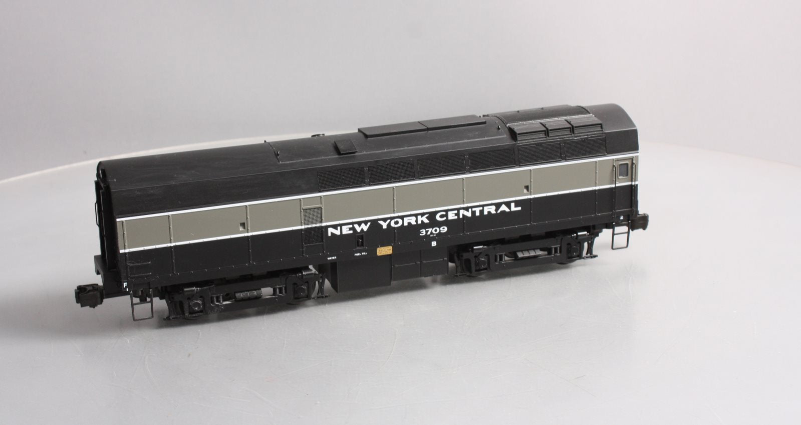 Lionel 6-38572 NYC Non-Powered Scale RF-16 Sharknose Diesel B-Unit #3709