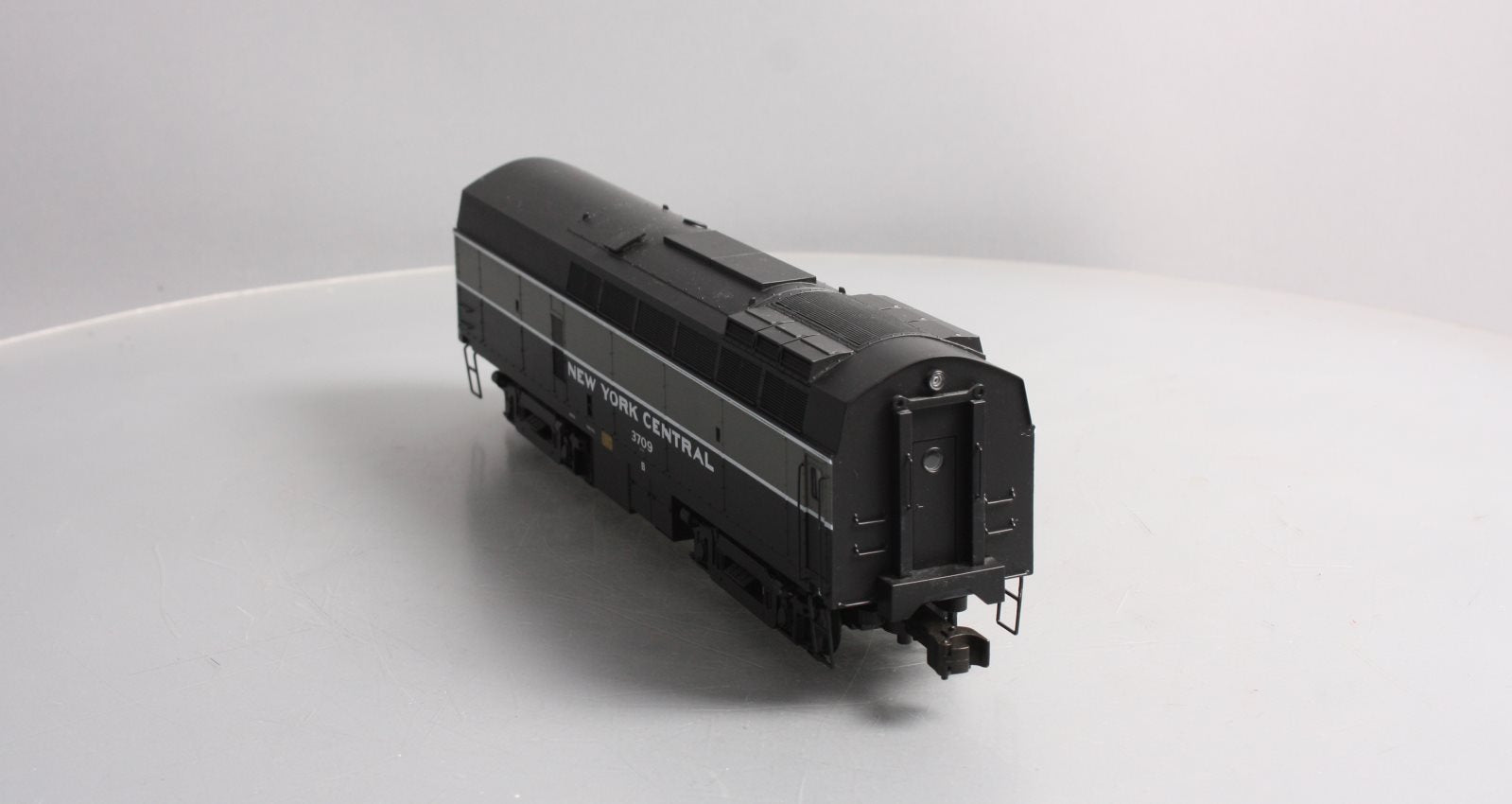 Lionel 6-38572 NYC Non-Powered Scale RF-16 Sharknose Diesel B-Unit #3709