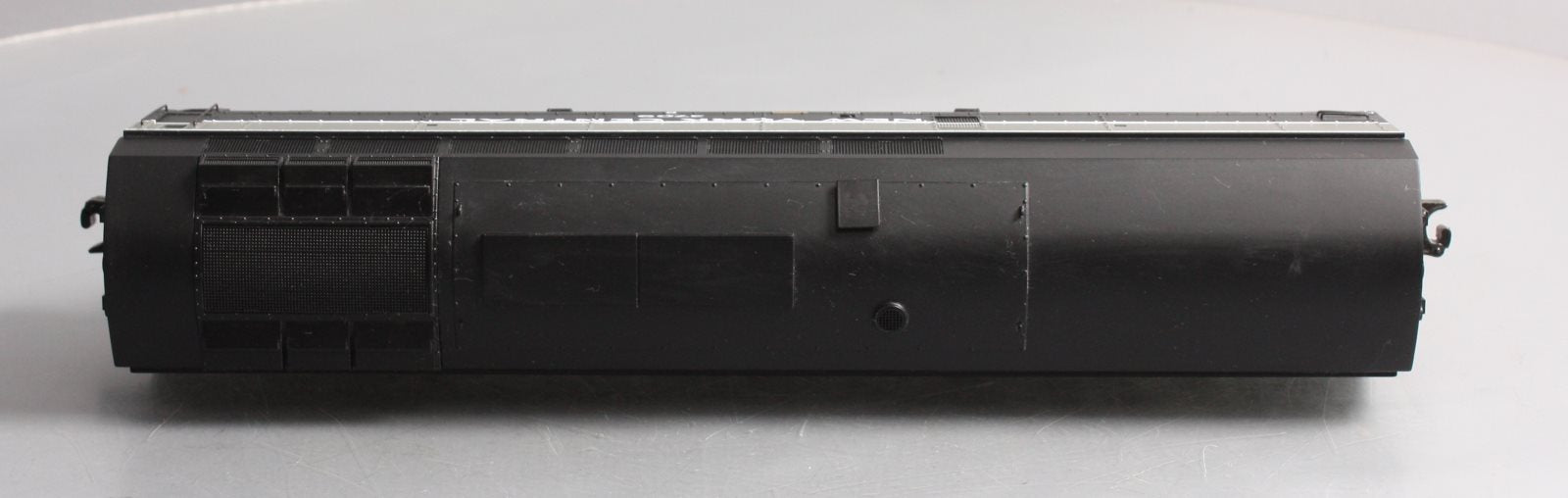 Lionel 6-38572 NYC Non-Powered Scale RF-16 Sharknose Diesel B-Unit #3709