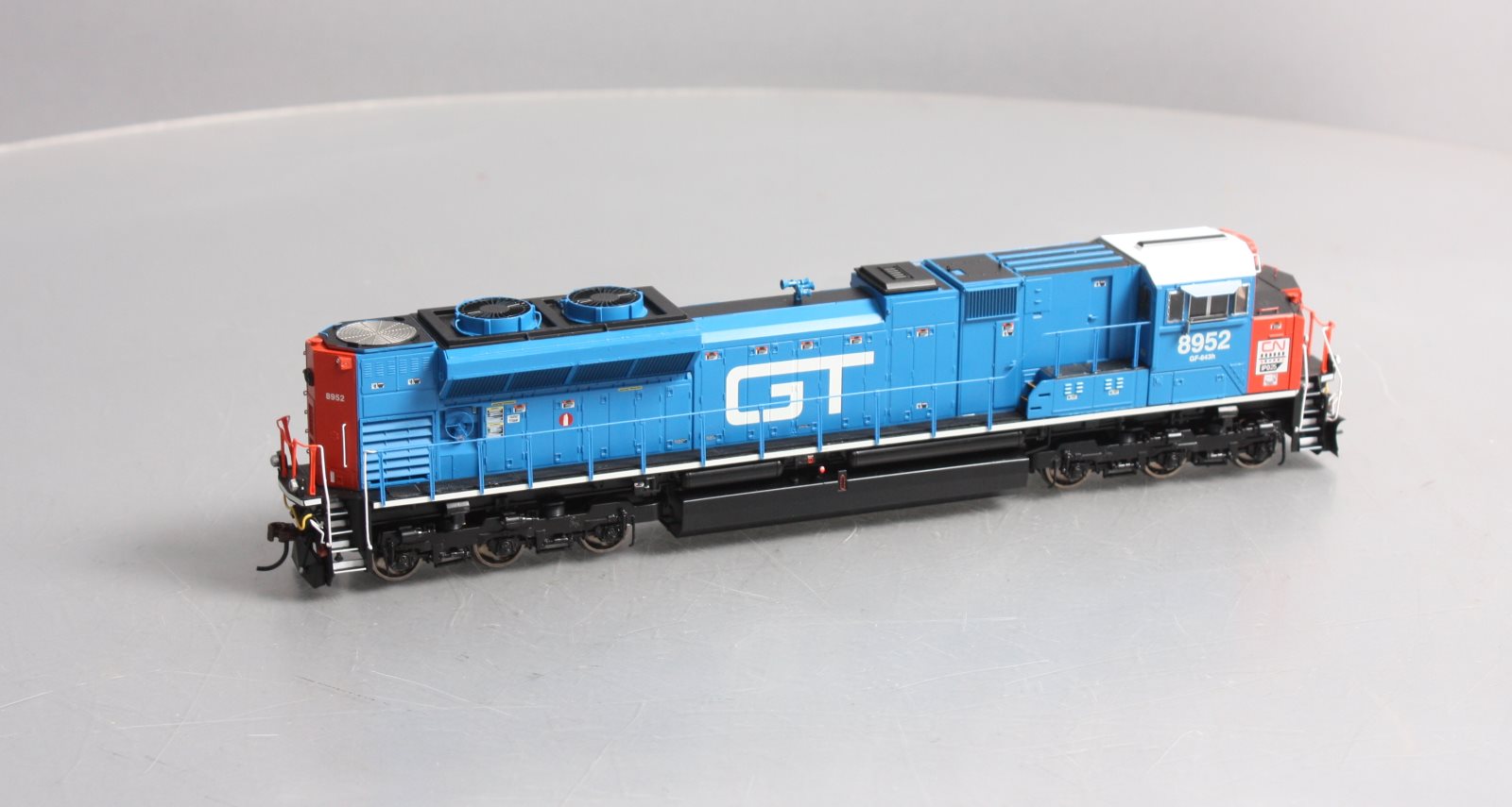 Athearn G70683 HO CN G2 SD70M-2 Diesel Locomotive with DCC and Sound #8952