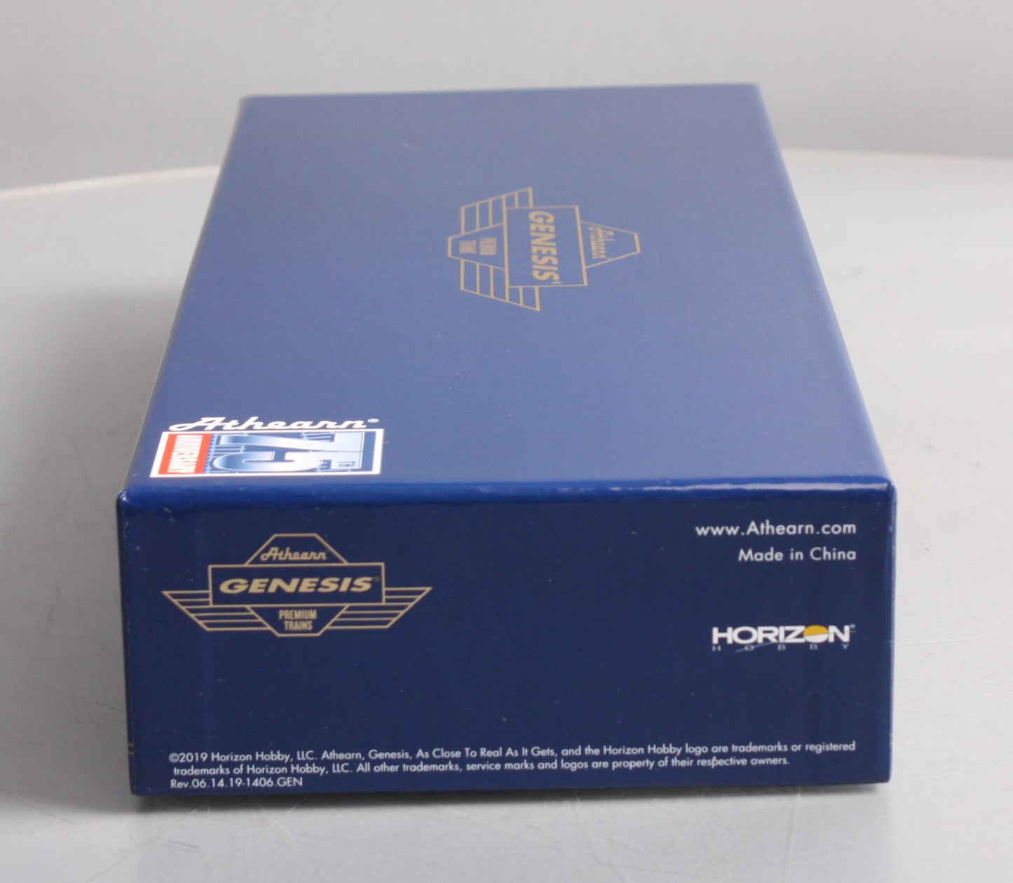 Athearn G70683 HO CN G2 SD70M-2 Diesel Locomotive with DCC and Sound #8952