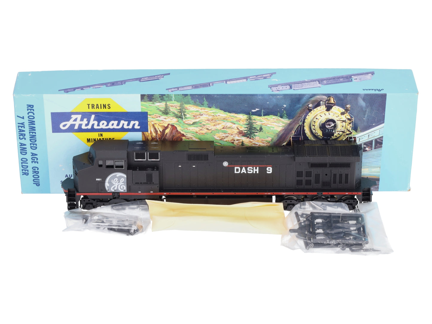 Athearn 4901 HO General Electric C44- 9W Power Locomotive #8601