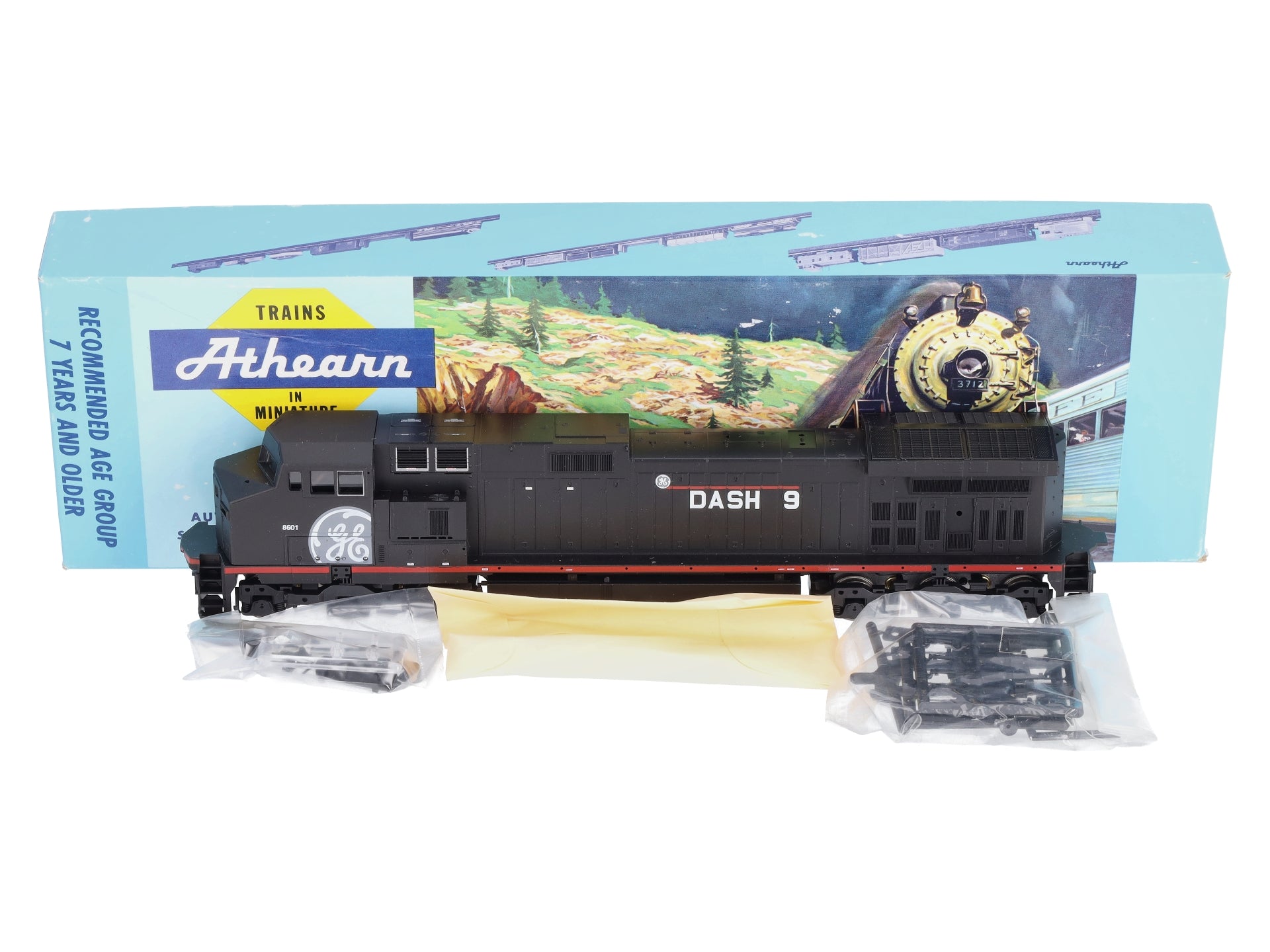 Athearn 4901 HO General Electric C44- 9W Power Locomotive #8601