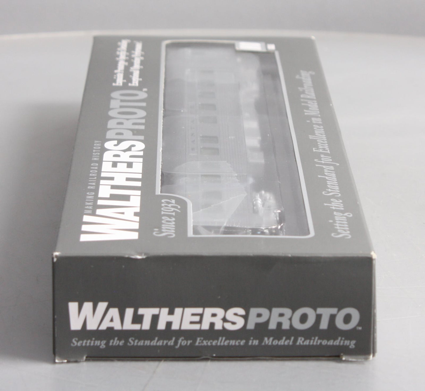 Walthers 920-9002 HO Santa Fe Super Chief 85' Budd Pine Series 10-6 Sleeper Car