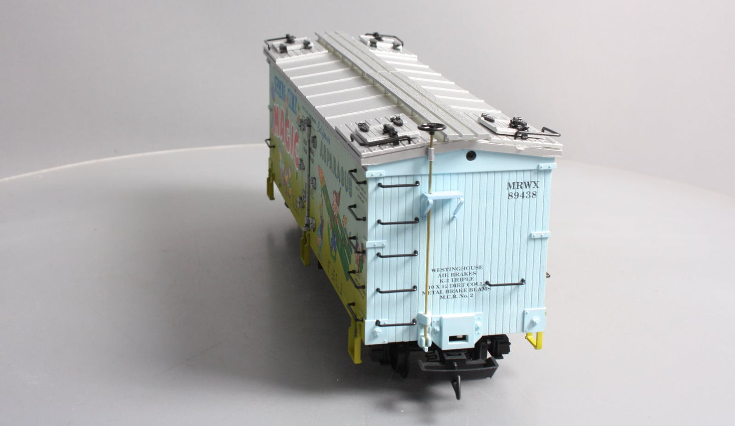 USA Trains R16465 G Spring Time Magic Refrigerator Car (Two Tone Blue/Green)