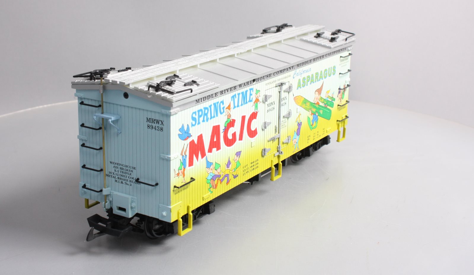 USA Trains R16465 G Spring Time Magic Refrigerator Car (Two Tone Blue/Green)