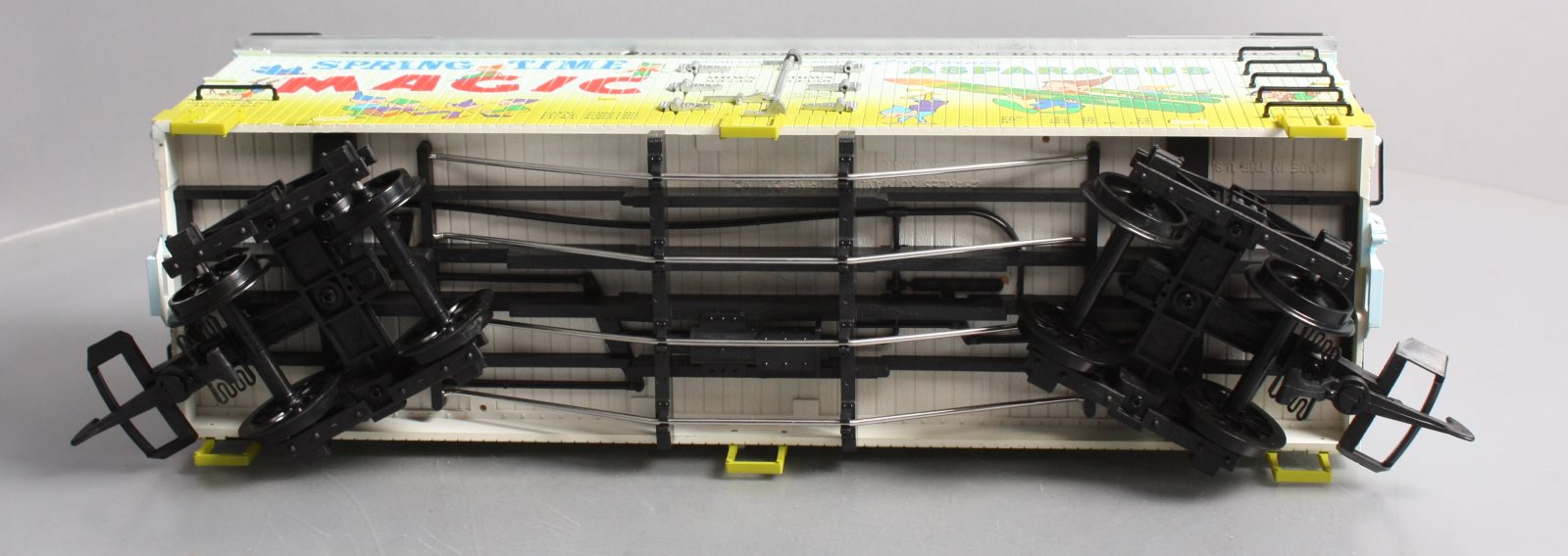 USA Trains R16465 G Spring Time Magic Refrigerator Car (Two Tone Blue/Green)