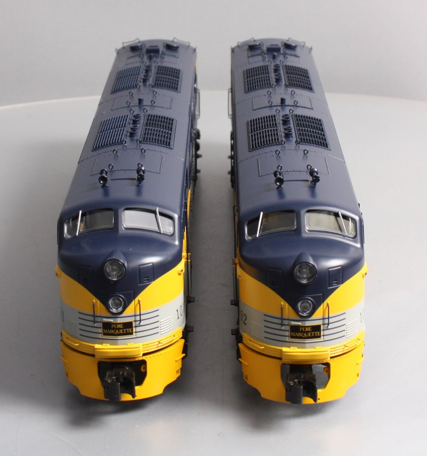 Lionel 6-82833 Pere Marquette AA E7 Diesel Locomotive Set #101 & 102
