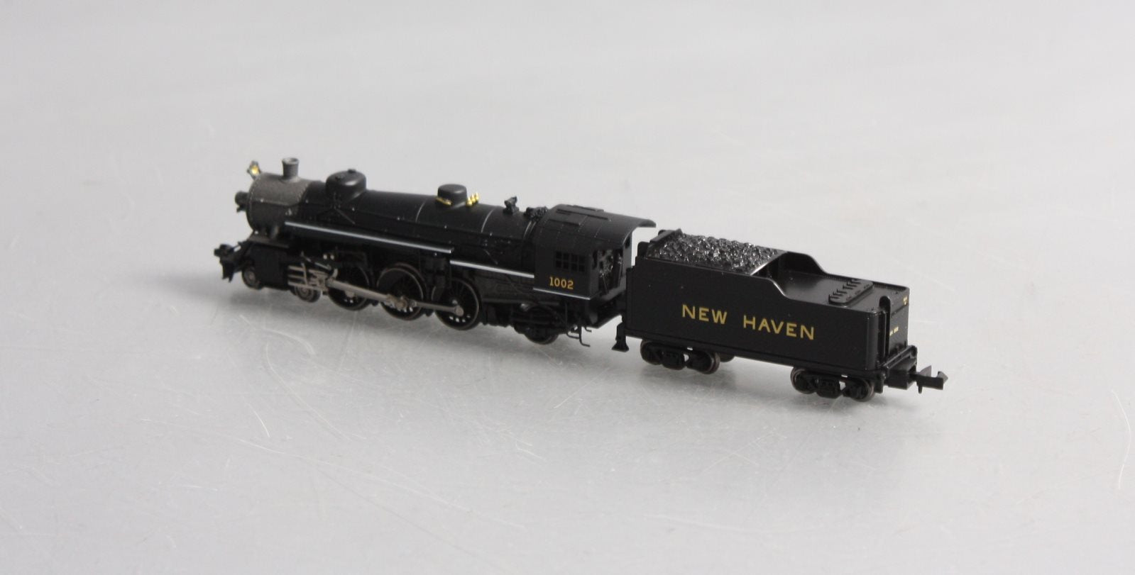 Model Power 87413 New Haven Locomotive #1002