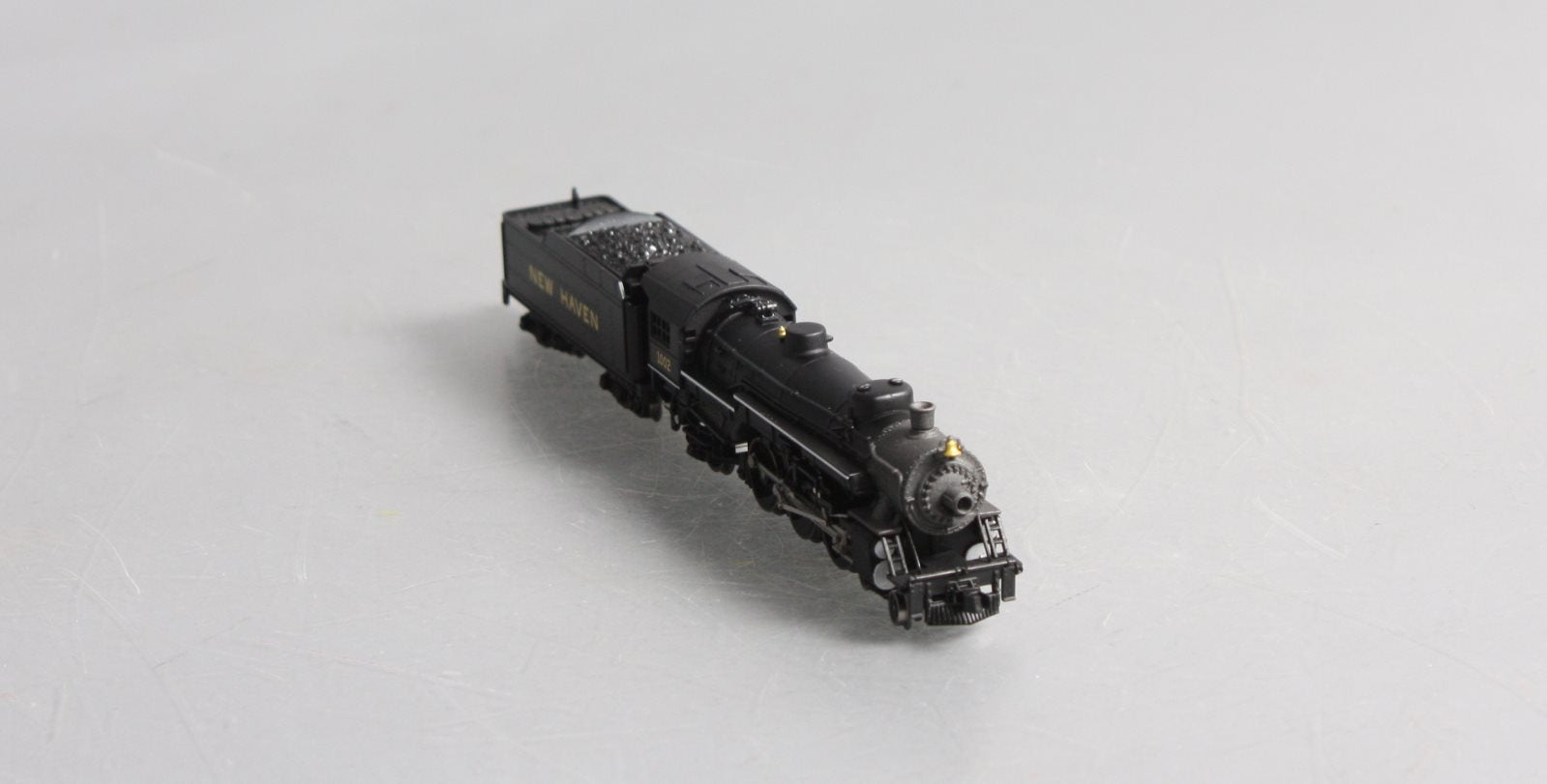 Model Power 87413 New Haven Locomotive #1002