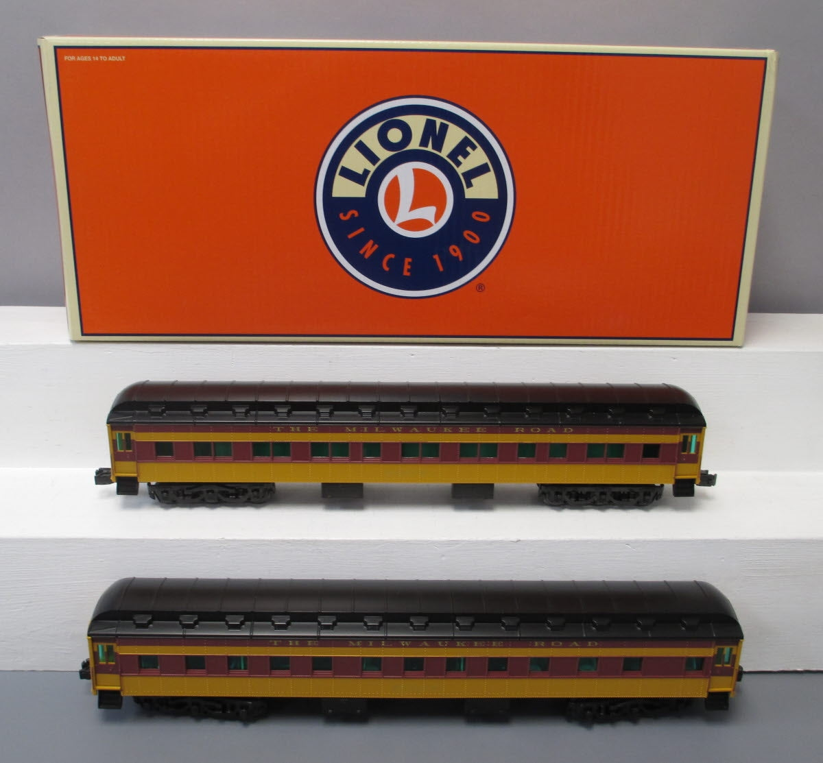 Lionel 6-85357 O Gauge Milwaukee Columbian 18'' Heavyweight 2-Car Passenger Set