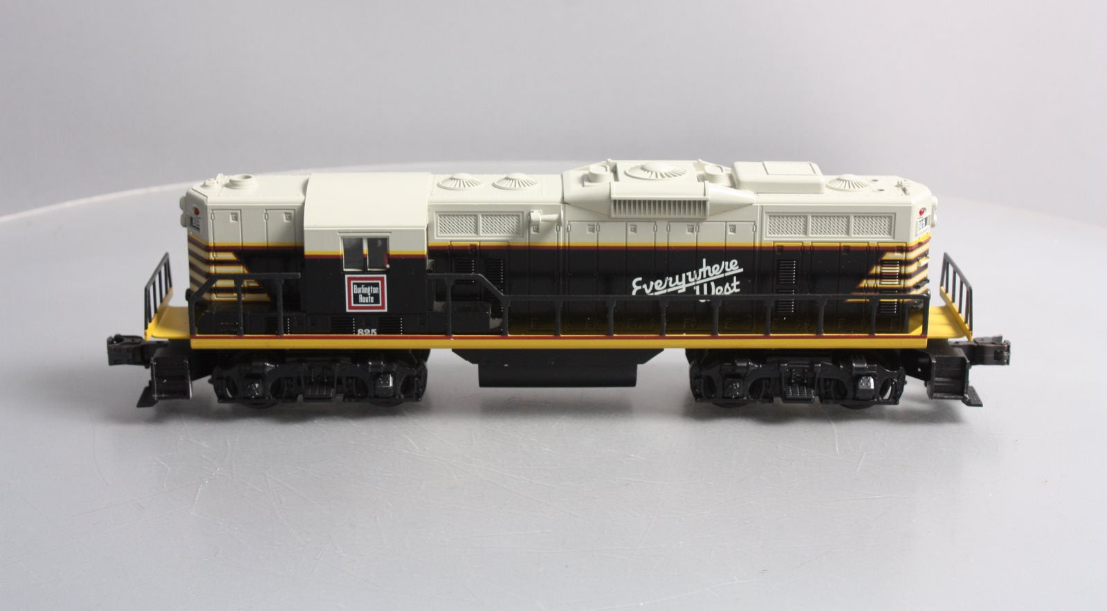 Williams 323 Burlington GP-9 Pwd. Diesel Loco w/Horn – Trainz