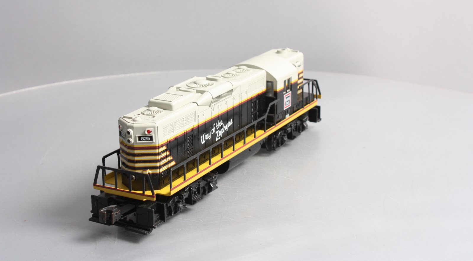 Williams 323 Burlington GP-9 Pwd. Diesel Loco w/Horn – Trainz