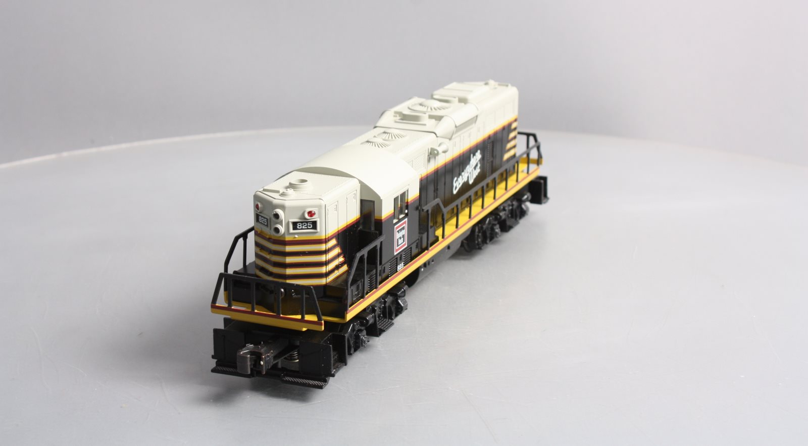 Williams 323 Burlington GP-9 Pwd. Diesel Loco w/Horn