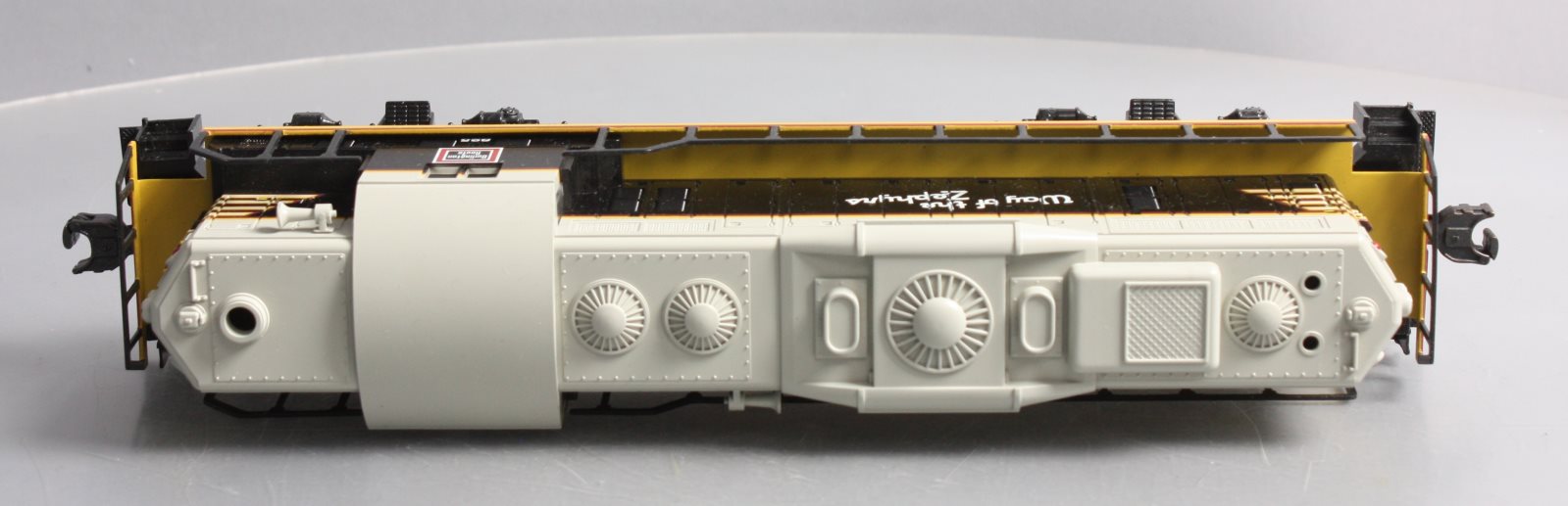 Williams 323 Burlington GP-9 Pwd. Diesel Loco w/Horn